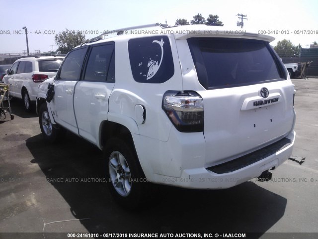 JTEBU5JR8G5385453 - 2016 TOYOTA 4RUNNER SR5 PREM/LTDL/TRAIL/TRD WHITE photo 3