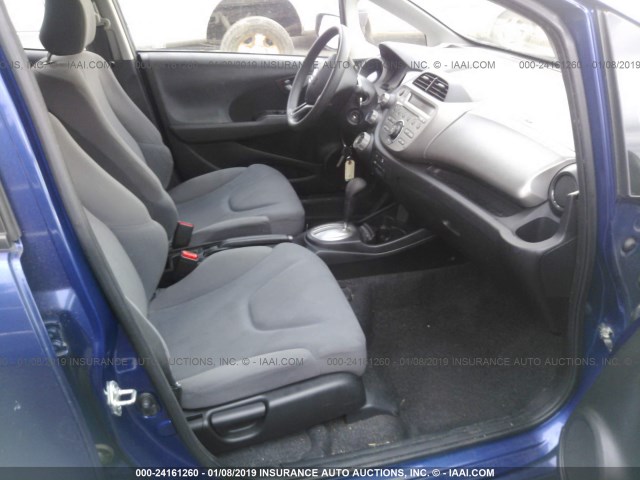 JHMGE8H20AS013338 - 2010 HONDA FIT BLUE photo 5