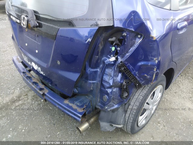 JHMGE8H20AS013338 - 2010 HONDA FIT BLUE photo 6