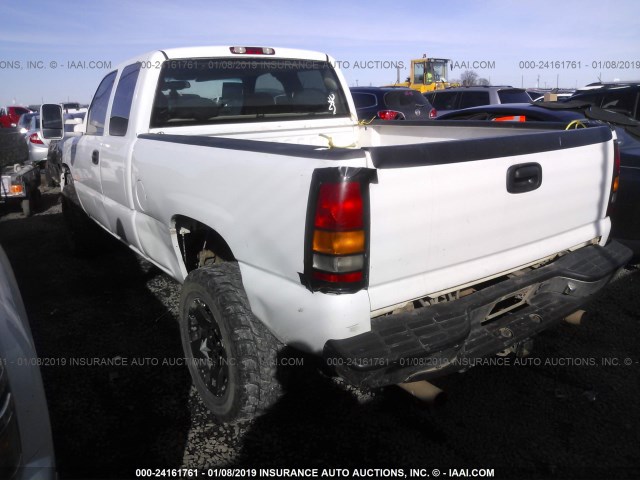 1GTGK29U94Z102943 - 2004 GMC NEW SIERRA K2500 WHITE photo 3