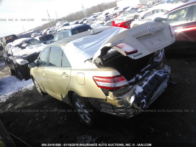 4T1BF3EKXBU620574 - 2011 TOYOTA CAMRY SE/LE/XLE GOLD photo 3