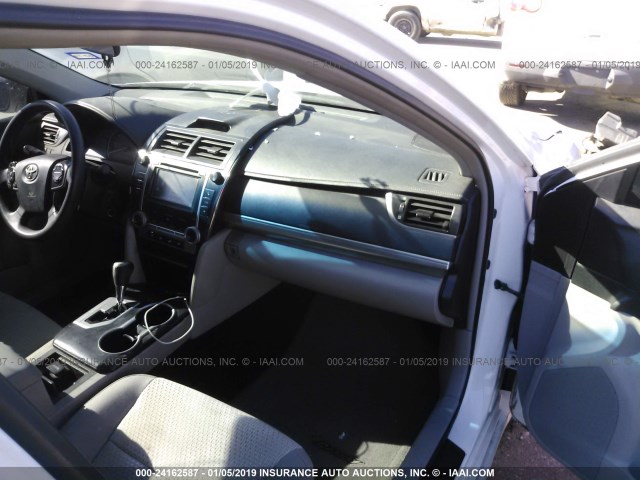 4T1BF1FKXCU549414 - 2012 TOYOTA CAMRY SE/LE/XLE 白色 照片 5
