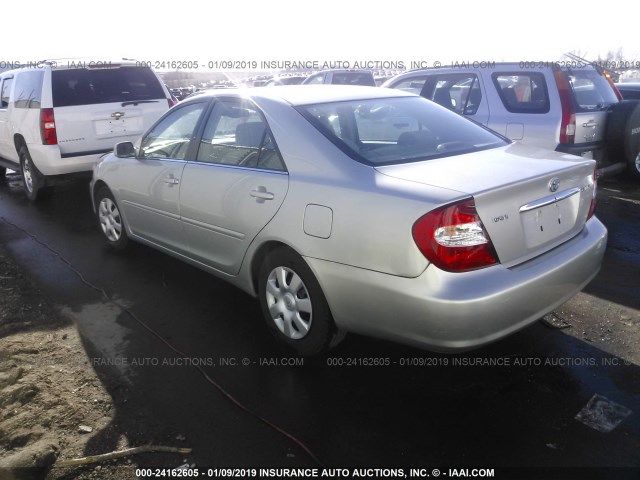 4T1BE32K92U011256 - 2002 TOYOTA CAMRY LE/XLE/SE SILVER photo 3