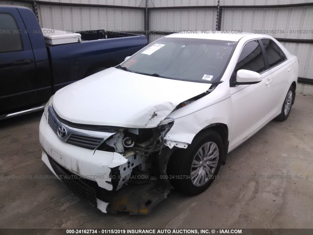 4T1BF1FK1CU551147 - 2012 TOYOTA CAMRY SE/LE/XLE WHITE photo 2