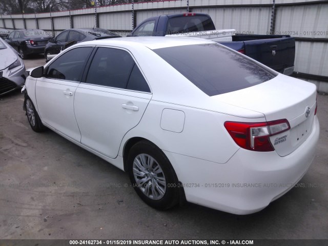 4T1BF1FK1CU551147 - 2012 TOYOTA CAMRY SE/LE/XLE WHITE photo 3