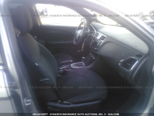 1C3CCBAB9DN670305 - 2013 CHRYSLER 200 LX SILVER photo 5