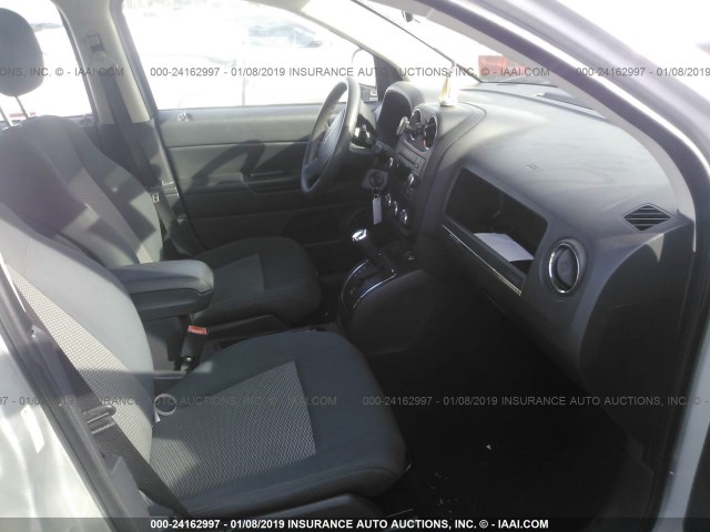 1J4NT4FB6AD608932 - 2010 JEEP COMPASS SPORT SILVER photo 5