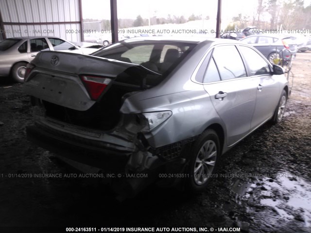 4T4BF1FK7FR458997 - 2015 TOYOTA CAMRY LE/XLE/SE/XSE GRAY photo 4