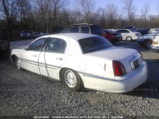 1LNFM81W5WY697056 - 1998 LINCOLN TOWN CAR EXECUTIVE WHITE photo 3