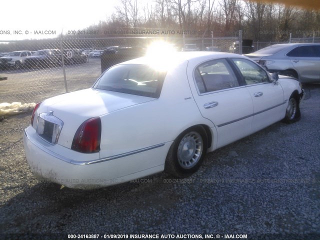 1LNFM81W5WY697056 - 1998 LINCOLN TOWN CAR EXECUTIVE WHITE photo 4