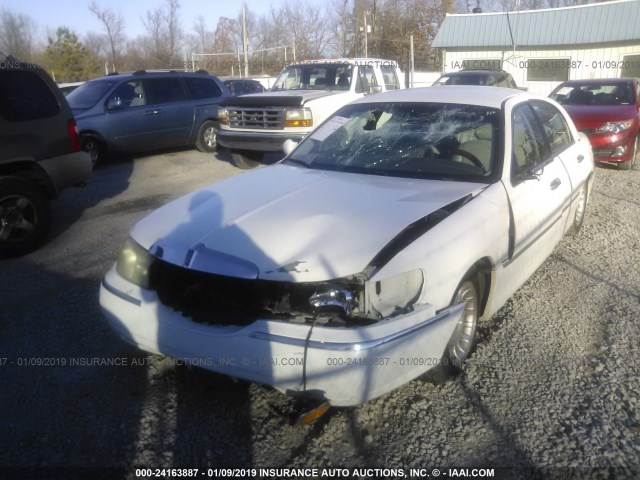 1LNFM81W5WY697056 - 1998 LINCOLN TOWN CAR EXECUTIVE WHITE photo 6