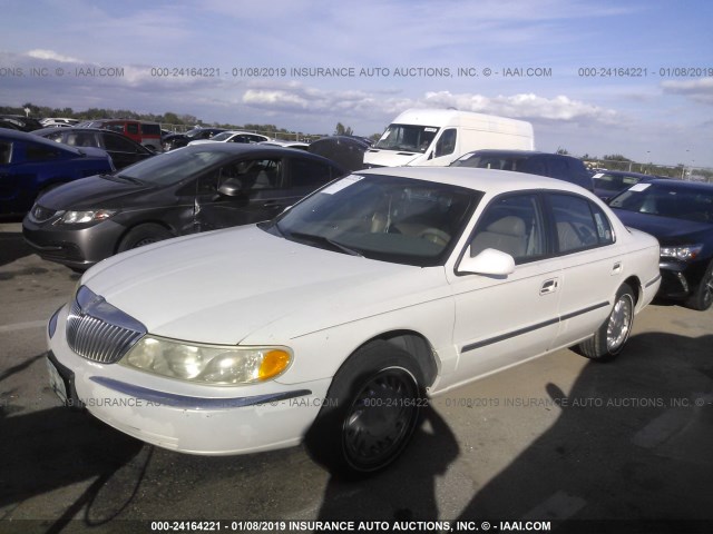 1LNFM97V9WY633719 - 1998 LINCOLN CONTINENTAL  WHITE photo 2