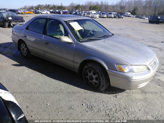 4T1BG22K5WU331684 - 1998 TOYOTA CAMRY CE/LE/XLE GOLD photo 1