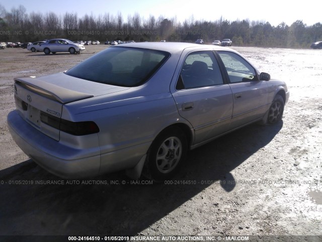 4T1BG22K5WU331684 - 1998 TOYOTA CAMRY CE/LE/XLE GOLD photo 4