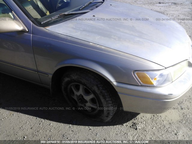 4T1BG22K5WU331684 - 1998 TOYOTA CAMRY CE/LE/XLE GOLD photo 6