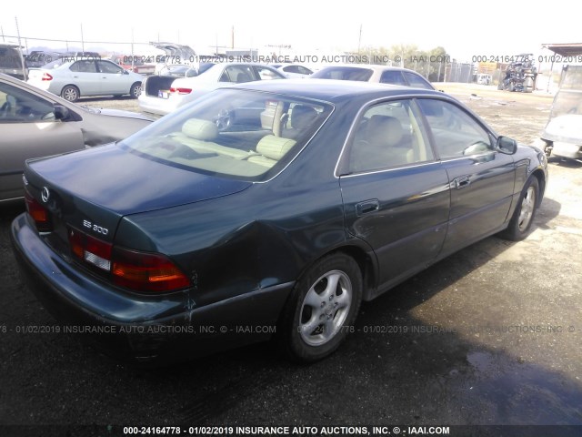 JT8BF22G4V0041329 - 1997 LEXUS ES 300 GREEN photo 4