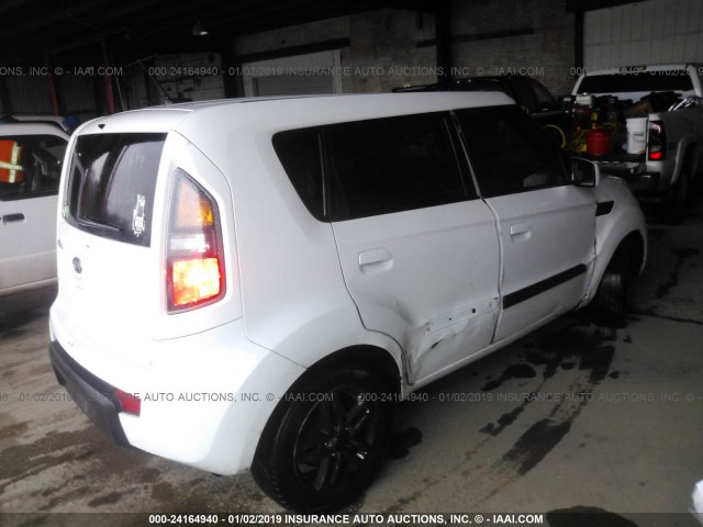 KNDJT2A20A7159830 - 2010 KIA SOUL +/!/SPORT WHITE photo 4