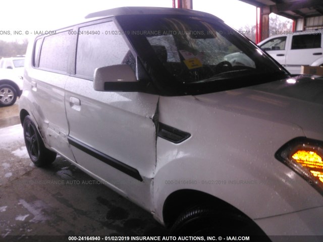 KNDJT2A20A7159830 - 2010 KIA SOUL +/!/SPORT WHITE photo 6