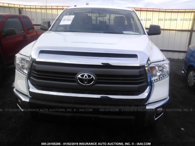 5TFUM5F10FX062100 - 2015 TOYOTA TUNDRA DOUBLE CAB SR/SR5 WHITE photo 6