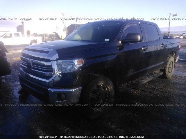 5TFEM5F19HX116923 - 2017 TOYOTA TUNDRA CREWMAX SR5 BLACK photo 2