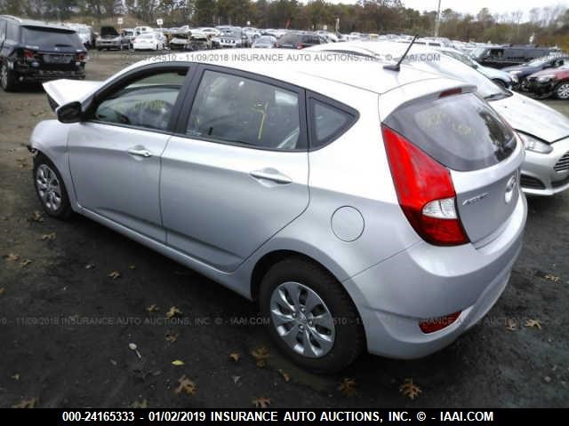 KMHCT5AE6HU348560 - 2017 HYUNDAI ACCENT SE SILVER photo 4