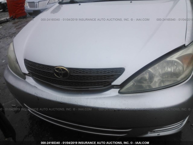 4T1BF30K02U502296 - 2002 TOYOTA CAMRY LE/XLE/SE SILVER photo 6