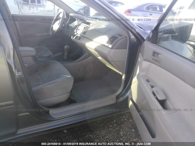 JTDBE32K340270727 - 2004 TOYOTA CAMRY LE/XLE 灰色 照片 5