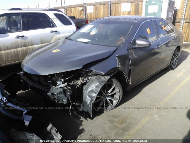 4T1BF1FK1GU223037 - 2016 TOYOTA CAMRY LE/XLE/SE/XSE GRAY photo 2