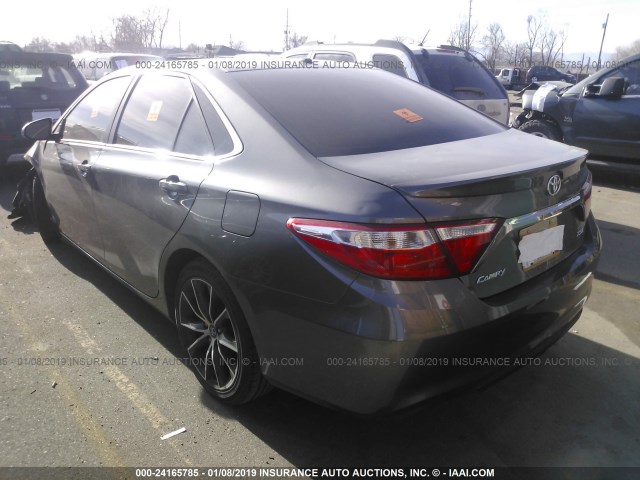 4T1BF1FK1GU223037 - 2016 TOYOTA CAMRY LE/XLE/SE/XSE GRAY photo 3