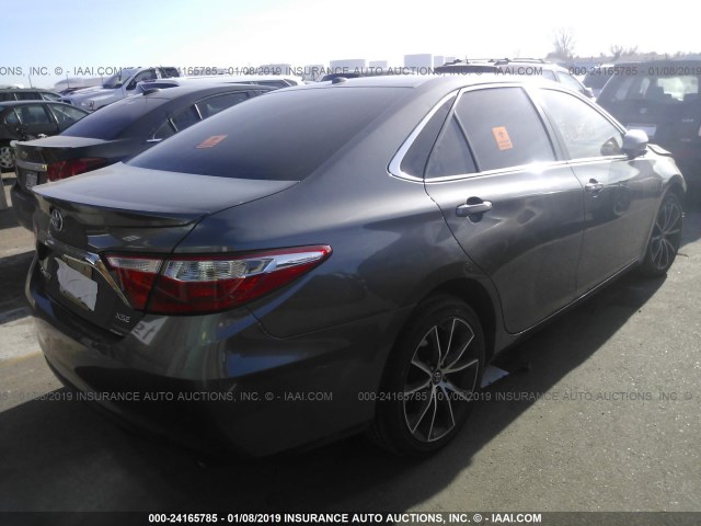 4T1BF1FK1GU223037 - 2016 TOYOTA CAMRY LE/XLE/SE/XSE GRAY photo 4