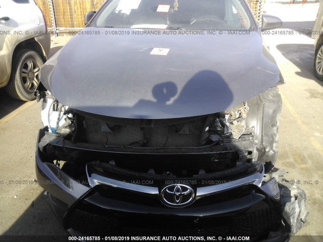 4T1BF1FK1GU223037 - 2016 TOYOTA CAMRY LE/XLE/SE/XSE GRAY photo 6