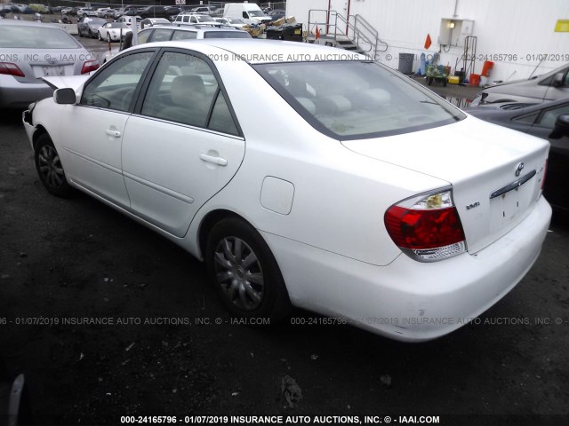 4T1BE32KX5U401884 - 2005 TOYOTA CAMRY LE/XLE/SE WHITE photo 3