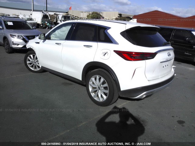 3PCAJ5M14KF105582 - 2019 INFINITI QX50 ESSENTIAL/PURE WHITE photo 3