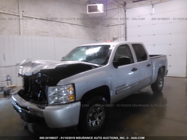 3GCRKSEA2AG210529 - 2010 CHEVROLET SILVERADO K1500 LT SILVER photo 2