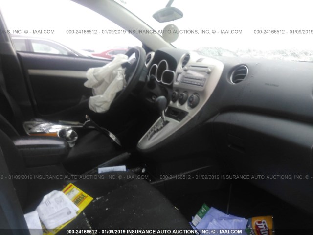 2T1KU4EE9BC568345 - 2011 TOYOTA COROLLA MATRIX  WHITE photo 5