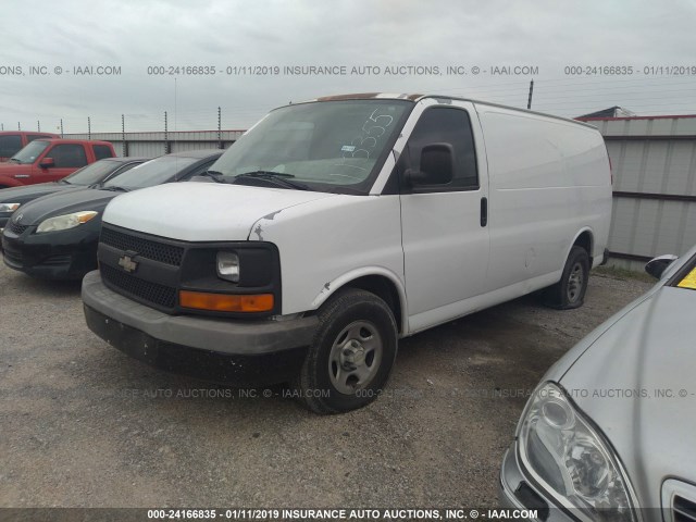 1GCFG15X071113355 - 2007 CHEVROLET EXPRESS G1500  WHITE photo 2