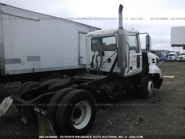 1M1AK01Y97N005309 - 2007 MACK 600 CXN600 WHITE photo 4