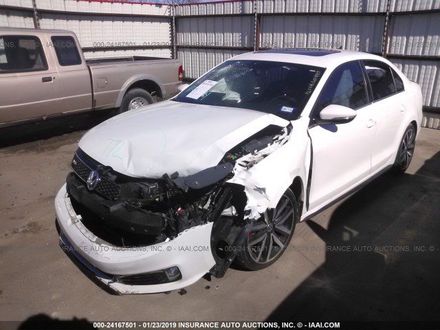 3VW4A7AJ2DM275870 - 2013 VOLKSWAGEN JETTA GLI WHITE photo 2