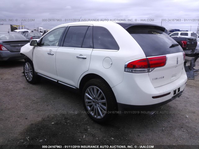 2LMDJ6JK2CBL00997 - 2012 LINCOLN MKX WHITE photo 3