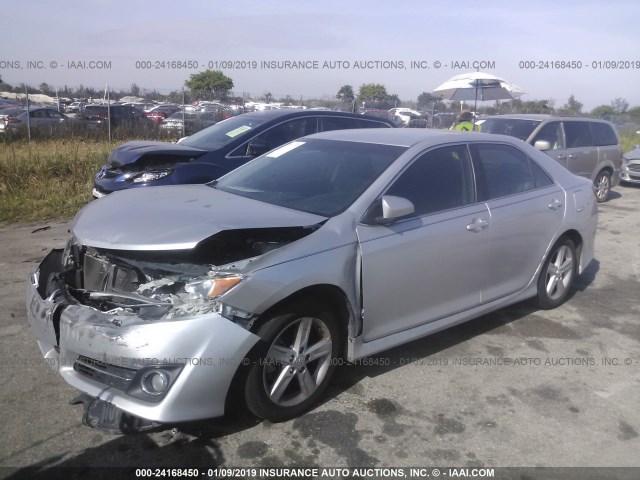 4T1BF1FK6EU436062 - 2014 TOYOTA CAMRY L/SE/LE/XLE 银色 照片 2