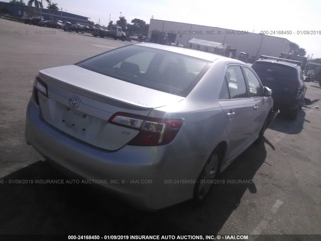 4T1BF1FK6EU436062 - 2014 TOYOTA CAMRY L/SE/LE/XLE 银色 照片 4