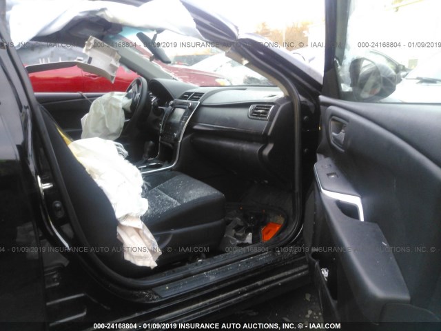 4T1BF1FK1GU542115 - 2016 TOYOTA CAMRY LE/XLE/SE/XSE BLACK photo 5