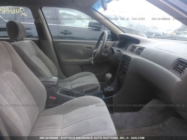 JT2BF22K6X0176264 - 1999 TOYOTA CAMRY LE/XLE GREEN photo 5