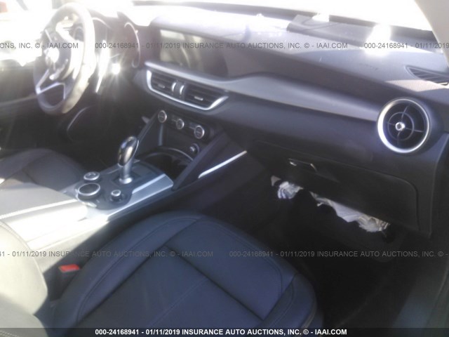 ZASFAKPN8J7B86505 - 2018 ALFA ROMEO STELVIO SPORT ნაცრისფერი ფოტო 5