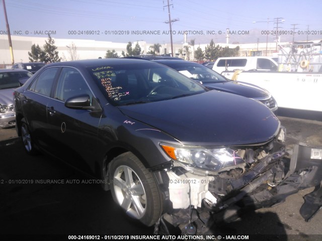 4T1BF1FK9EU751051 - 2014 TOYOTA CAMRY L/SE/LE/XLE 灰色 照片 1