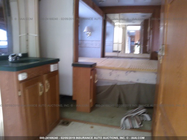 1KB371R2XYE115566 - 2000 HOLIDAY RAMBLER OTHER  WHITE photo 5