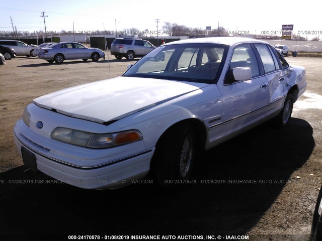 2FACP73W6NX150999 - 1992 FORD CROWN VICTORIA  WHITE photo 2