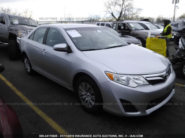 4T4BF1FK2DR329319 - 2013 TOYOTA CAMRY L/SE/LE/XLE 银色 照片 1