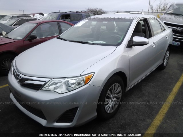 4T4BF1FK2DR329319 - 2013 TOYOTA CAMRY L/SE/LE/XLE 银色 照片 2