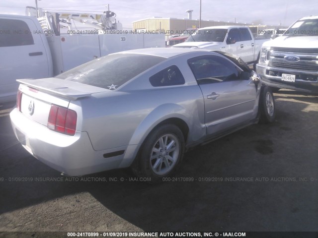 1ZVFT80N475298896 - 2007 FORD MUSTANG GRAY photo 4